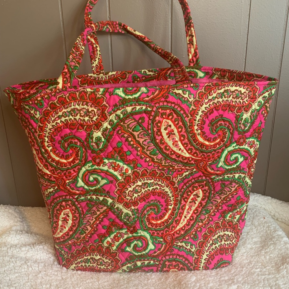 New Vera Bradley Essential Grand Tote